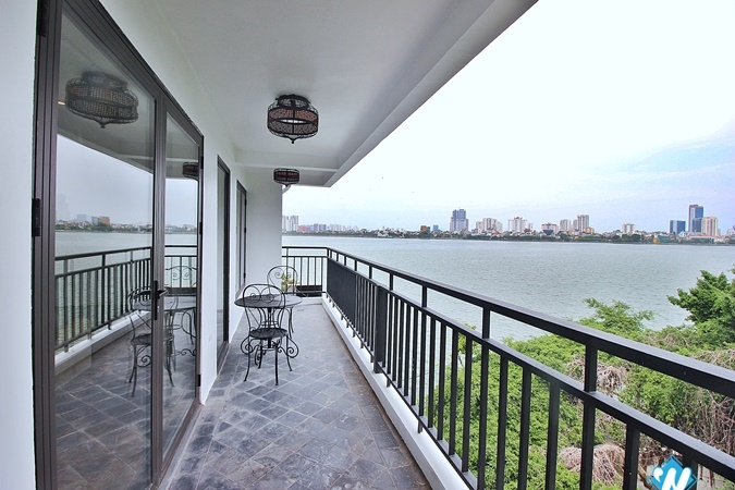 Lake view duplex 4 beds apartment for lease in Quang Khanh st, Tay Ho